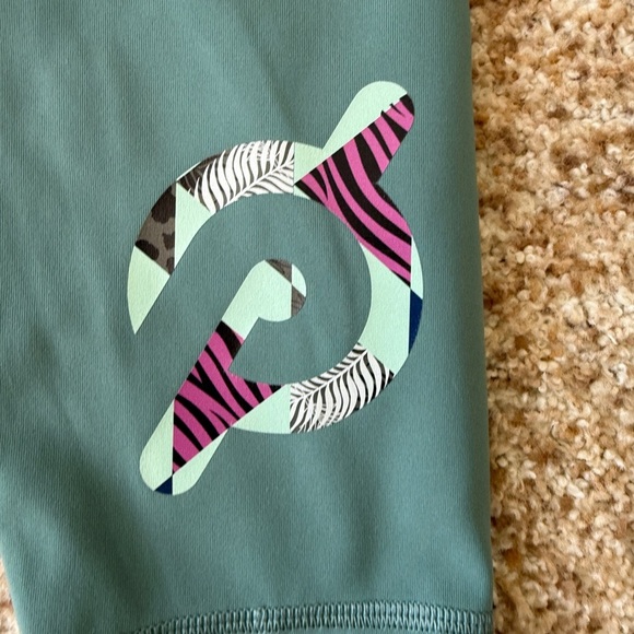 Lululemon Wunder Under High-Rise Tight Women 8 Teal (peloton) on leg - Picture 3 of 6